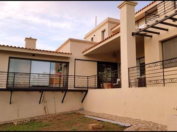CARLOS PAZ- LAGO AZUL-Magnífica Casa con vista al lago- 4 Dorm-4 Baños-2 Quinchos-Pileta