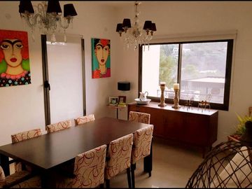 CARLOS PAZ- LAGO AZUL-Magnífica Casa con vista al lago- 4 Dorm-4 Baños-2 Quinchos-Pileta