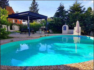 CARLOS PAZ- LAGO AZUL-Magnífica Casa con vista al lago- 4 Dorm-4 Baños-2 Quinchos-Pileta
