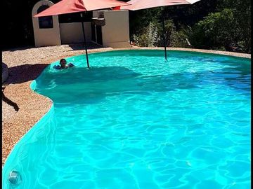 CARLOS PAZ- LAGO AZUL-Magnífica Casa con vista al lago- 4 Dorm-4 Baños-2 Quinchos-Pileta