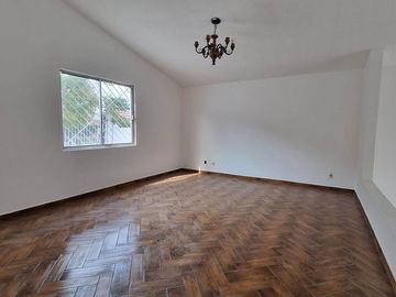 VENTA DE CASA EN DESNIVELES, COLONIA LAS ARBOLEDAS, ATIZAPÁN DE ZARAGOZA