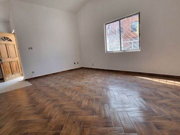 VENTA DE CASA EN DESNIVELES, COLONIA LAS ARBOLEDAS, ATIZAPÁN DE ZARAGOZA
