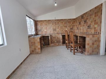VENTA DE CASA EN DESNIVELES, COLONIA LAS ARBOLEDAS, ATIZAPÁN DE ZARAGOZA