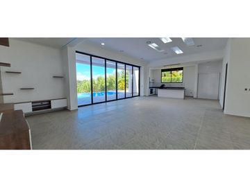 Vendo Hermosa Casa Campestre en conjuto Cerrado en Cerritos