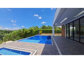 Vendo Hermosa Casa Campestre en conjuto Cerrado en Cerritos