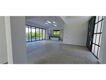 Vendo Hermosa Casa Campestre en conjuto Cerrado en Cerritos