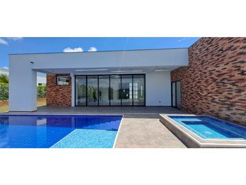 Vendo Hermosa Casa Campestre en conjuto Cerrado en Cerritos