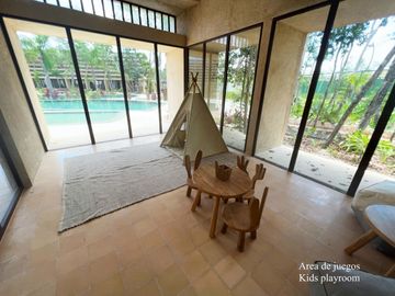 Villa con alberca privada, y rooftop en residencial con casa club, parque sensor