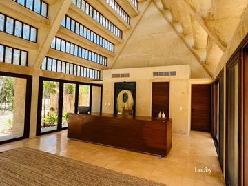 Villa con alberca privada, y rooftop en residencial con casa club, parque sensor