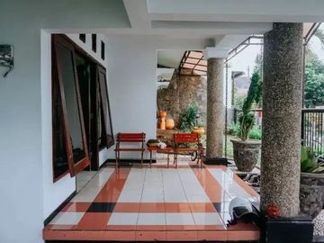 DIJUAL RUMAH HOOK 3 LANTAI LUAS 240 DAERAH SULFAT KOTA MALANG