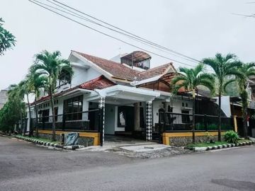 DIJUAL RUMAH HOOK 3 LANTAI LUAS 240 DAERAH SULFAT KOTA MALANG