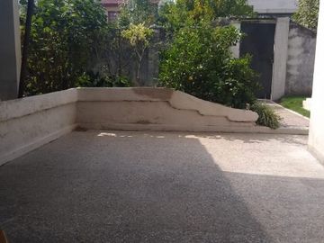 Casa PH en venta en Bernal Oeste