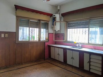 Casa PH en venta en Bernal Oeste