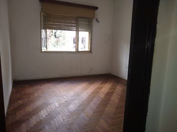 Casa PH en venta en Bernal Oeste