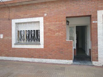 Casa PH en venta en Bernal Oeste