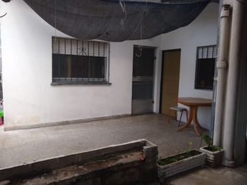 Casa PH en venta en Bernal Oeste