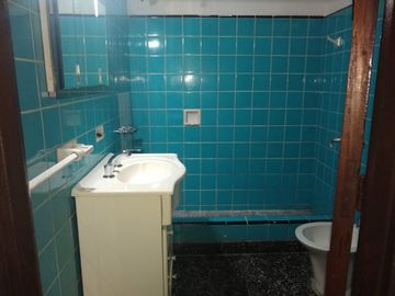 Casa PH en venta en Bernal Oeste
