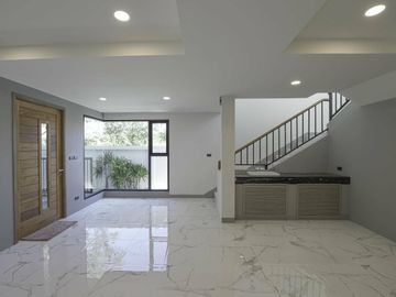 3 Bedroom Townhouse for sale in Hang Dong, Chiang Mai