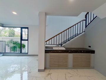 3 Bedroom Townhouse for sale in Hang Dong, Chiang Mai