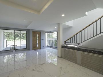 3 Bedroom Townhouse for sale in Hang Dong, Chiang Mai