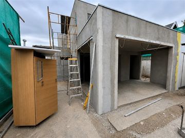 Casa NUEVA en venta de 4 dor en Vitacura