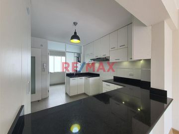 ¡Exclusivo Departamento en Venta en Valle Hermoso, Santiago de Surco!
¿Te imaginas despertar cada mañana en una zona tranquila, rodeada de áreas verd