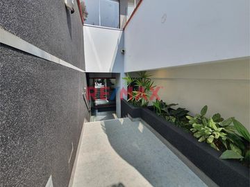 ¡Exclusivo Departamento en Venta en Valle Hermoso, Santiago de Surco!
¿Te imaginas despertar cada mañana en una zona tranquila, rodeada de áreas verd