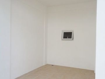 READY FOR OCCUPANCY TOWNHOUSE IN NORTH CALOOCAN - BLUHOMES BREEZE