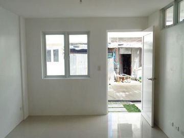 READY FOR OCCUPANCY TOWNHOUSE IN NORTH CALOOCAN - BLUHOMES BREEZE