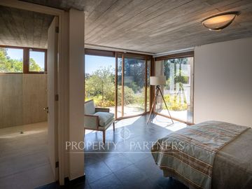 Solida casa con vista al mar en  Zapallar