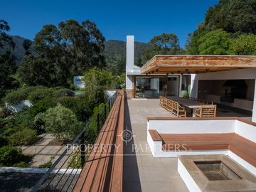 Solida casa con vista al mar en  Zapallar