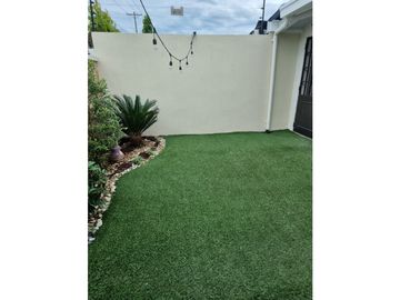 VENDO HERMOSA CASA EN LA 24 DE DICIEMBRE, URB PALO ALTO 3REC 2BA