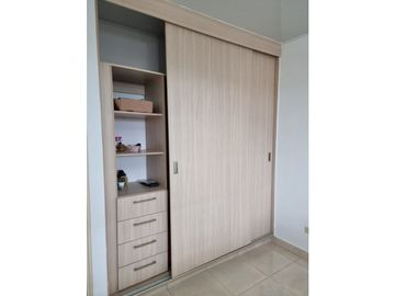 VENDO HERMOSA CASA EN LA 24 DE DICIEMBRE, URB PALO ALTO 3REC 2BA