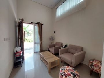 Rumah Baru Bonus Furnish di Jalan Kaliurang dekat Kampus UII