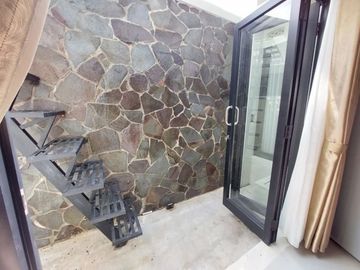 Rumah Baru Bonus Furnish di Jalan Kaliurang dekat Kampus UII