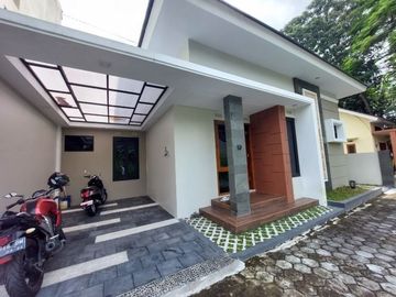 Rumah Baru Bonus Furnish di Jalan Kaliurang dekat Kampus UII