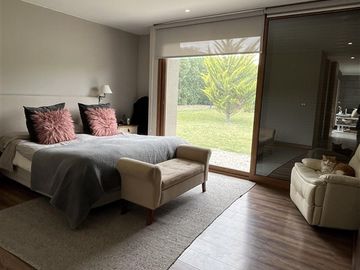 Casa en venta de 5 dorm. en Colina