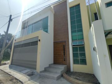 CASA EN VENTA COLONIA ADALBERTO TEJEDA, BOCA DEL RÍO $2,100,000