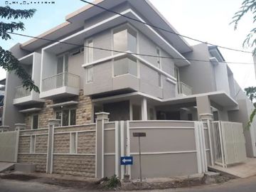 RUMAH GRESS SUTOREJO TIMUR Hadap Selatan-Barat