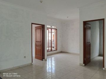 Townhouse murah siap huni bebas banjir strategis di condet
