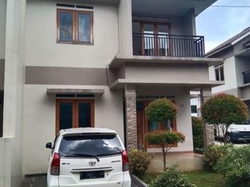 Townhouse murah siap huni bebas banjir strategis di condet