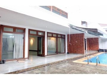 Rumah mewah fasilitas kolam renang jatibening bekasi