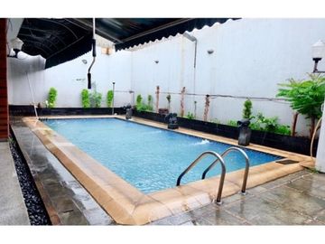 Rumah mewah fasilitas kolam renang jatibening bekasi