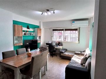 DPTO. 3 AMBIENTES EN P.B. AL FRENTE CON PATIO