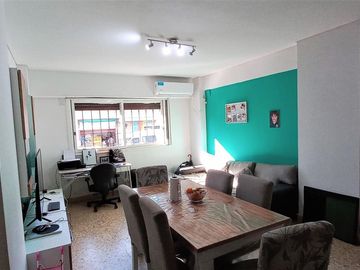 DPTO. 3 AMBIENTES EN P.B. AL FRENTE CON PATIO