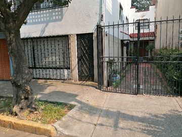 CASA EN VENTA EN DEL CARMEN COYOACAN