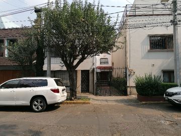 CASA EN VENTA EN DEL CARMEN COYOACAN