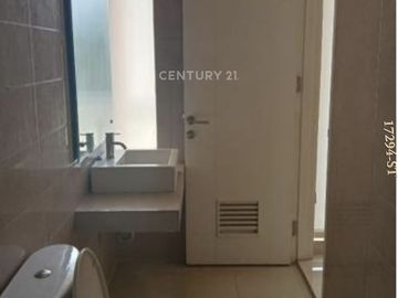 Disewakan Rumah Depan Taman Di Discovery Bintaro