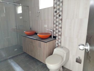 vendo edificio para estrenar  excelente oportunidad de inversión cuarto de legua tres pisos. Cod V8259