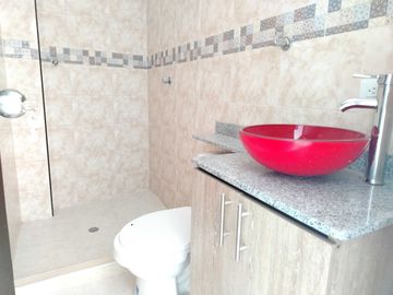 vendo edificio para estrenar  excelente oportunidad de inversión cuarto de legua tres pisos. Cod V8259
